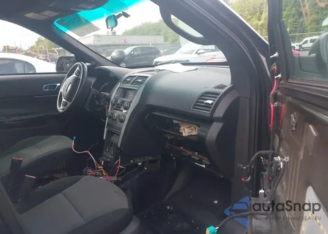 2013 Ford Police Interceptor z USA, uszkodzony, nr VIN 1FM5K8AR1DGC40288